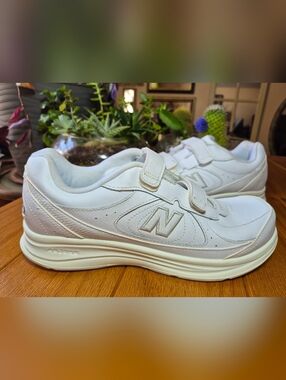 New Balance 577v1 Hook and Loop Walking Shoes - Mens Size 9